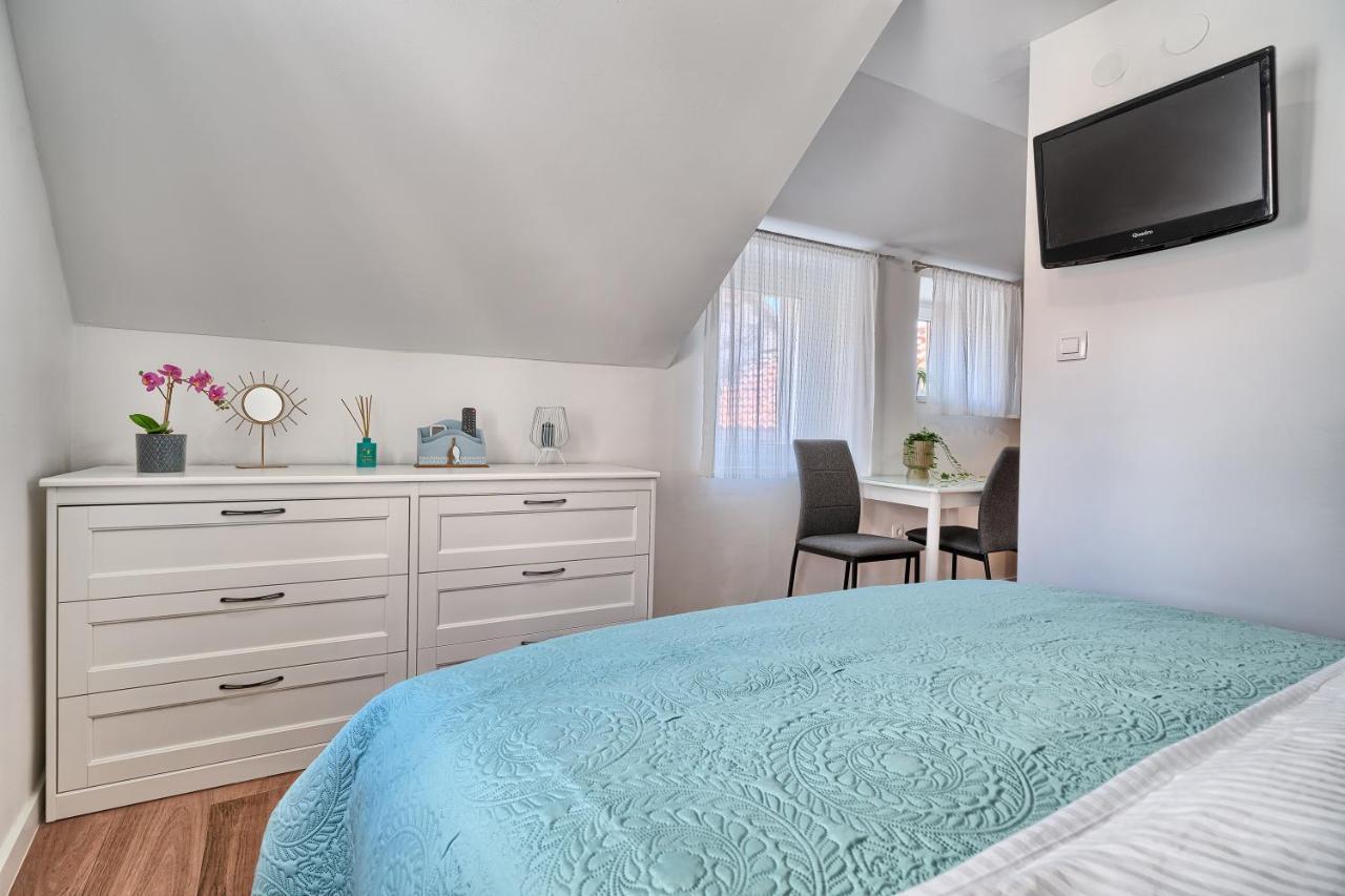 Loft Rooms Split Luaran gambar