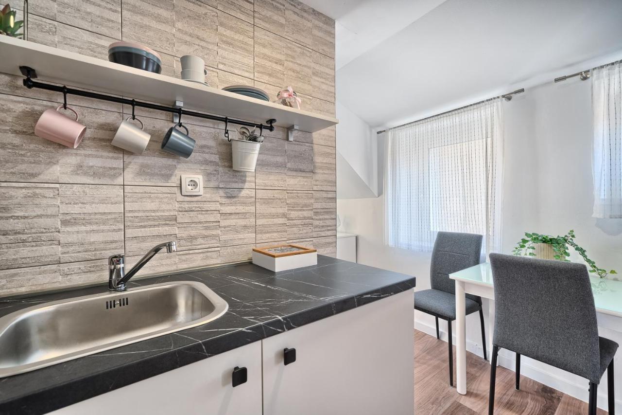 Loft Rooms Split Luaran gambar